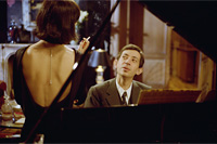 Eric Elmosnino ako Serge Gainsbourg v životopisnej dráme Gainsbourg (Gainsbourg (Vie héroïque), 2010)