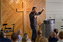 Kazateľ kalašnikov (Machine Gun Preacher, 2011)