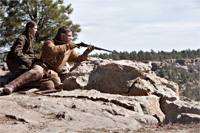 Matt Damon ako LaBoeuf a Hailee Steinfeld ako Mattie Rossv v dobrodružnom westerne Skutočná guráž (True Grit, 2010)