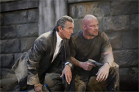 Eric Roberts ako James Munroe a Steve Austin ako Paine v akčnom trileri The Expendables