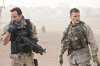 Jason Isaacs ako Briggs a Matt Damon ako Roy Miller vo vojnovej dráme Zelená zóna